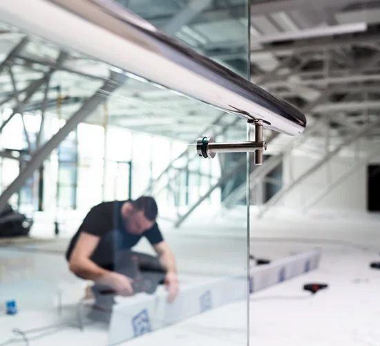 Dania Beach, FL highly skilled glass repair technicians